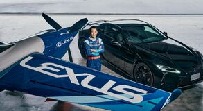 Lexus z pilotem Yoshihide Muroyą tworzą zespół w serii wyścigów lotniczych The Air Race